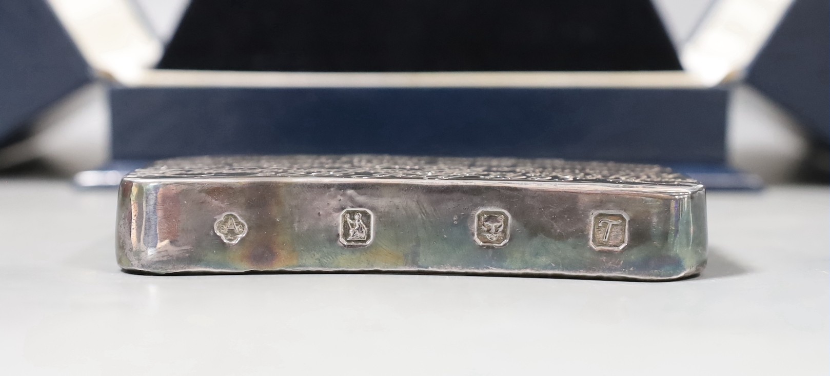 A modern Johnson & Matthey silver 1kg ingot, 11.3cm, with engraved presentation inscription, in Asprey fitted case.